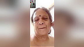 In the present day Unique -mature Aunty Exhibits Her Boobs And Pussy On Vc
