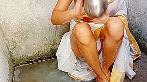 Attractive Tamil Bhabhi Was Craving Me Whereas Bathing