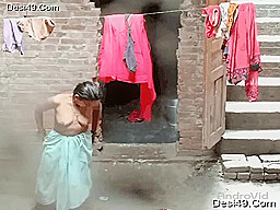 Desi Bhabhi Bathing Report In 1