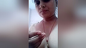 At the moment Unique -sexy Desi Chick Exhibits Her Milky Boobs 5