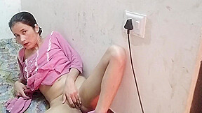 Bhabhi Ko Paise Dekar Akele Me Jabar Dasti Pela
